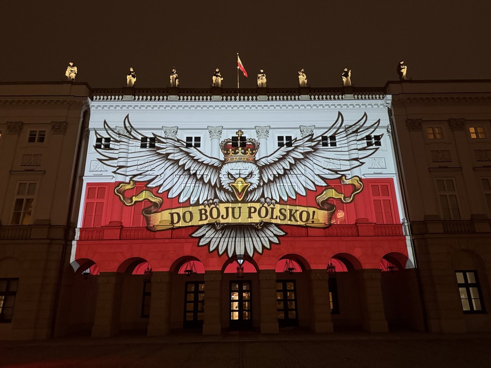 Tak wyglądała oprawa na mecz z Holandią. Wyświetlono ją na... Pałacu Prezydenckim