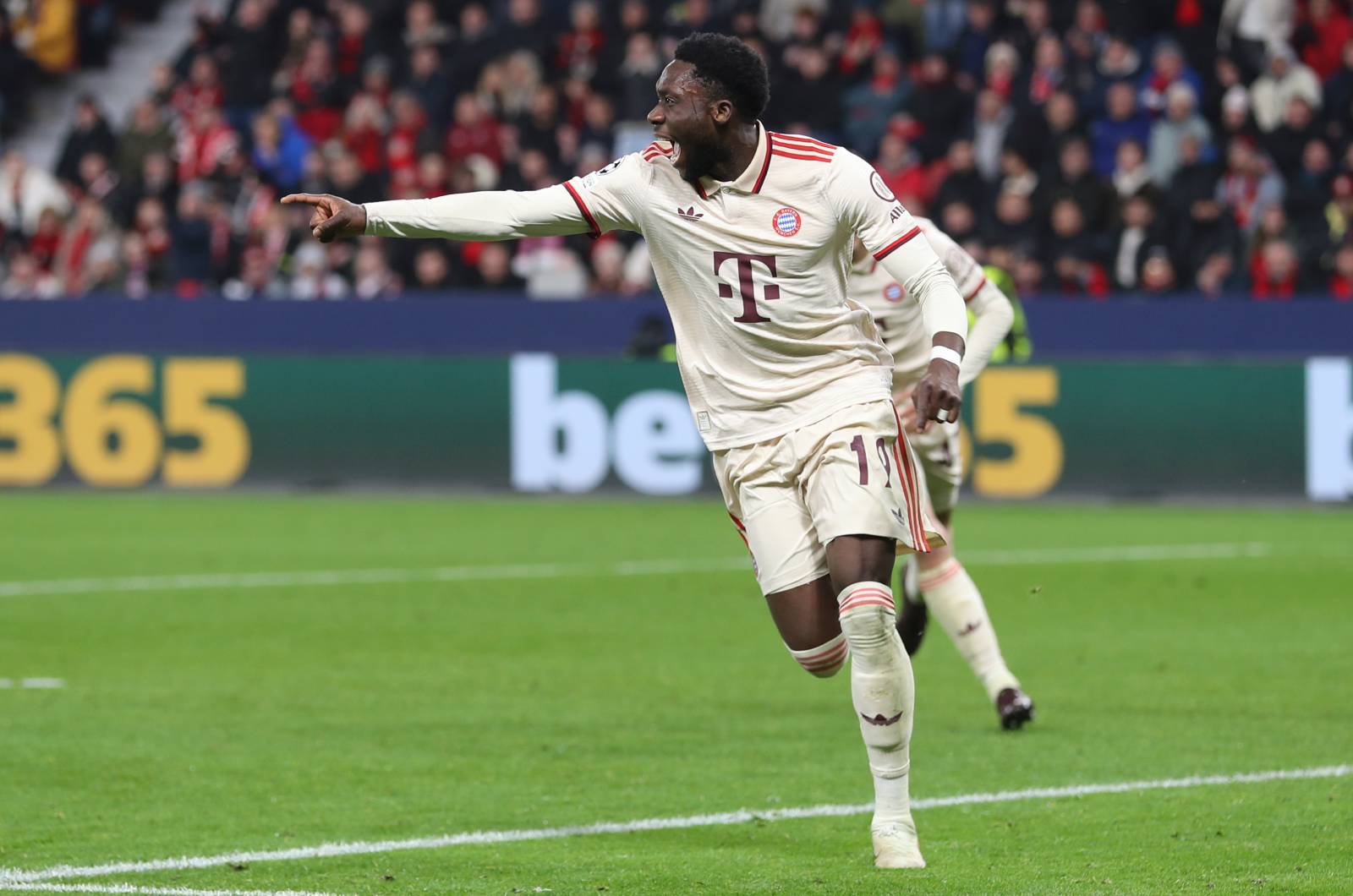 Nie grał od marca. Gwiazdor Bayernu kolejny krok bliżej powrotu