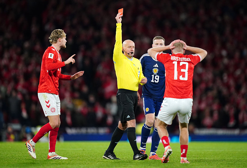 Marciniak pokazał czerwoną kartkę. Duńczyk skrytykował decyzję