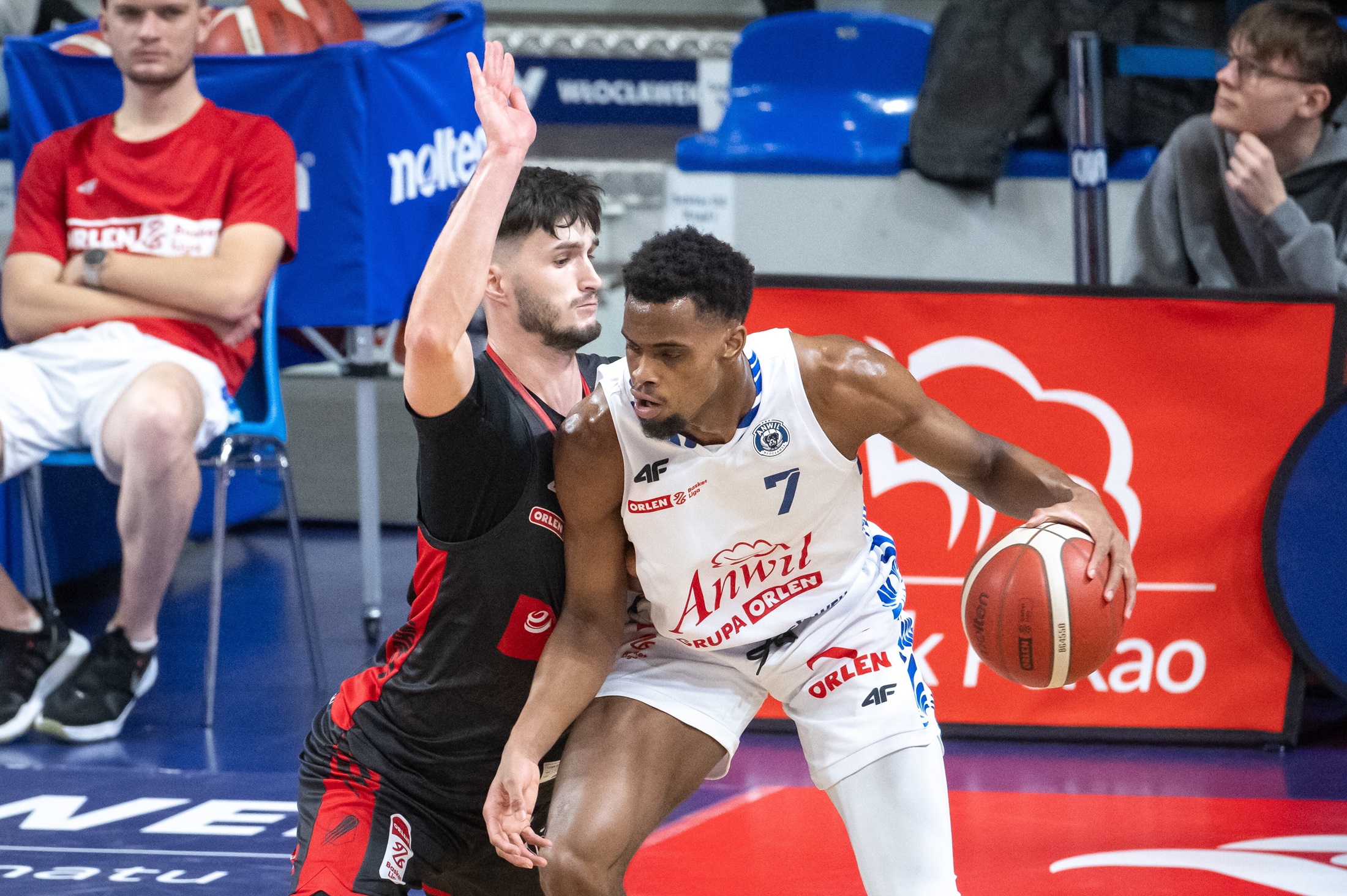 Nie mieli recepty na Locketta. Pech nie opuszcza Czarnych