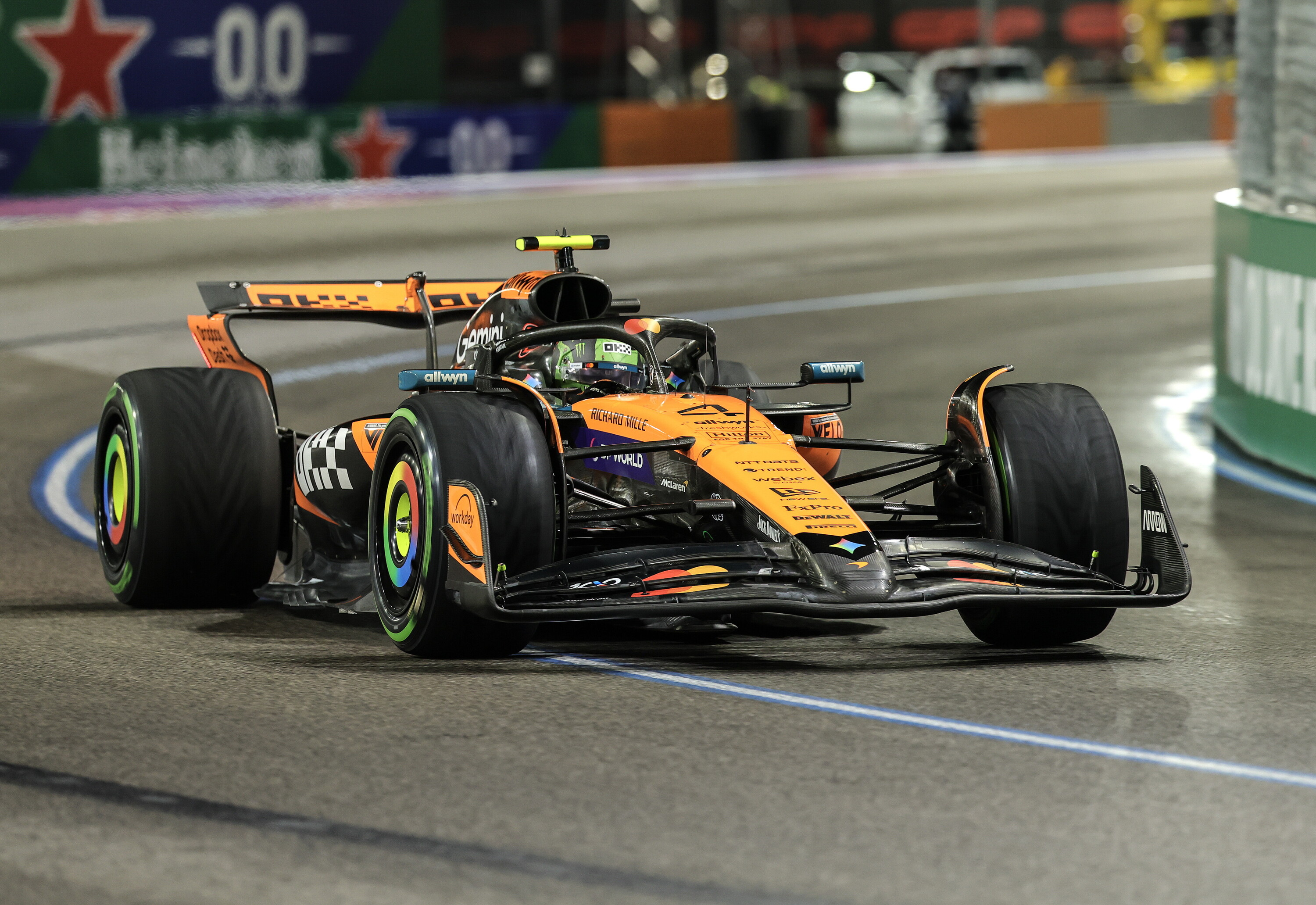 Deszczowe show w Las Vegas. Zwrot akcji w kwalifikacjach F1