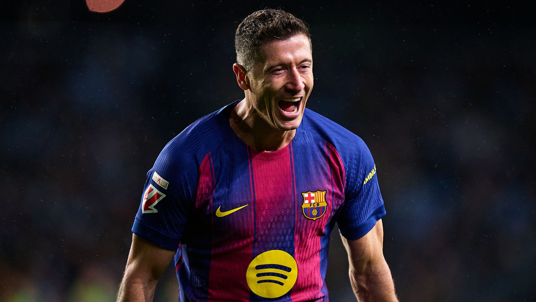 Hiszpanie zachwyceni Lewandowskim. "O 12 kroków do historii"