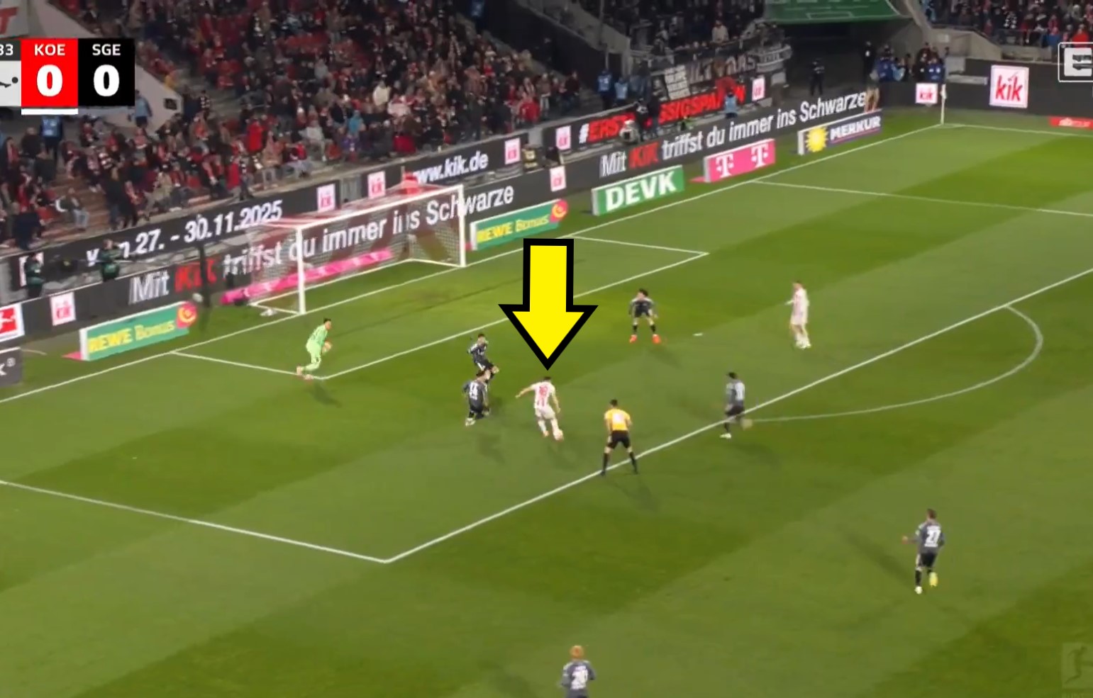 Polak z golem w Bundeslidze. Zimna krew i idealne wykończenie [WIDEO]