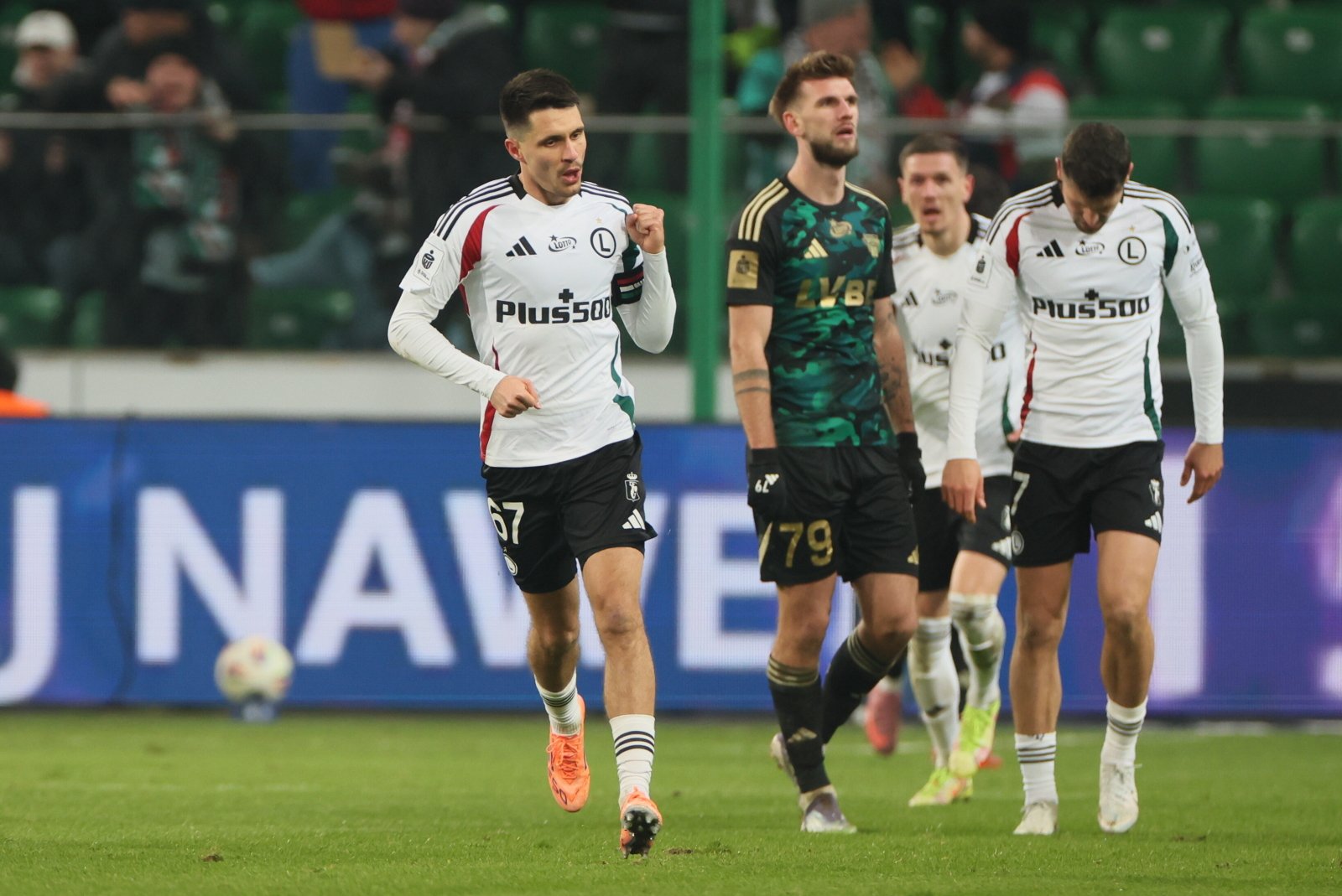 Festiwal wyzwisk w Warszawie. Legia uratowała punkt w ostatniej akcji