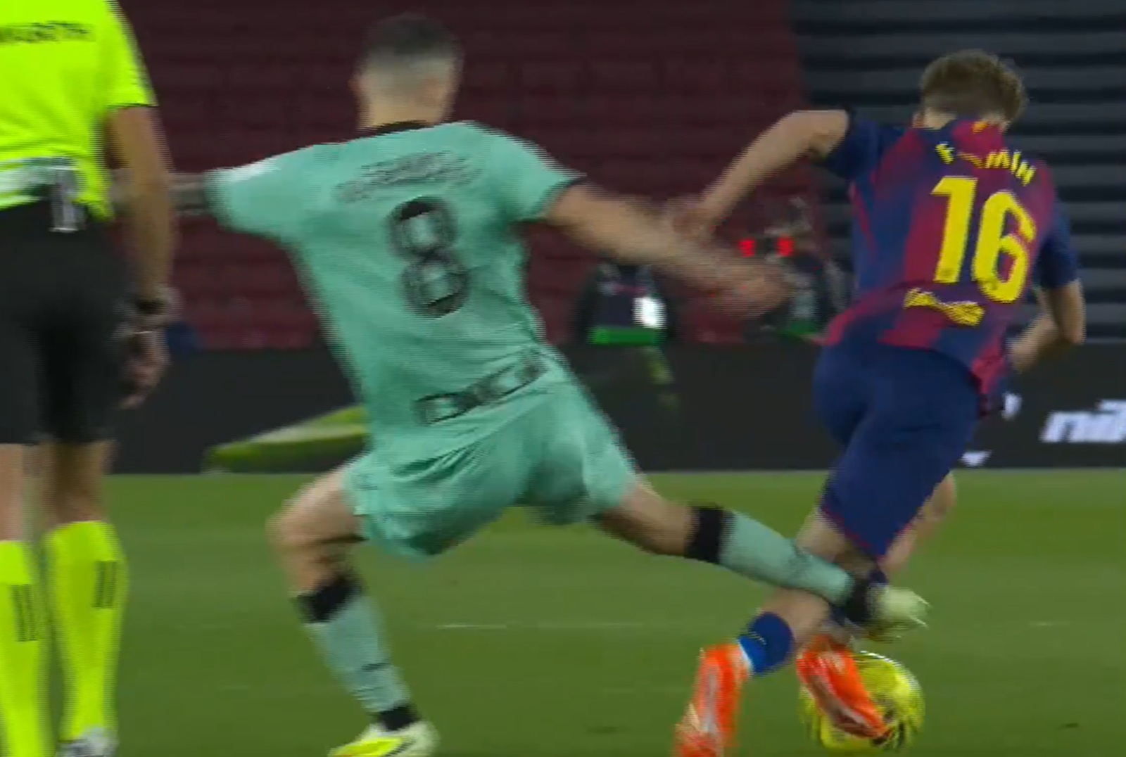 Kontrowersyjna sytuacja w meczu Barcelony. Ujawnili, co mówił sędzia