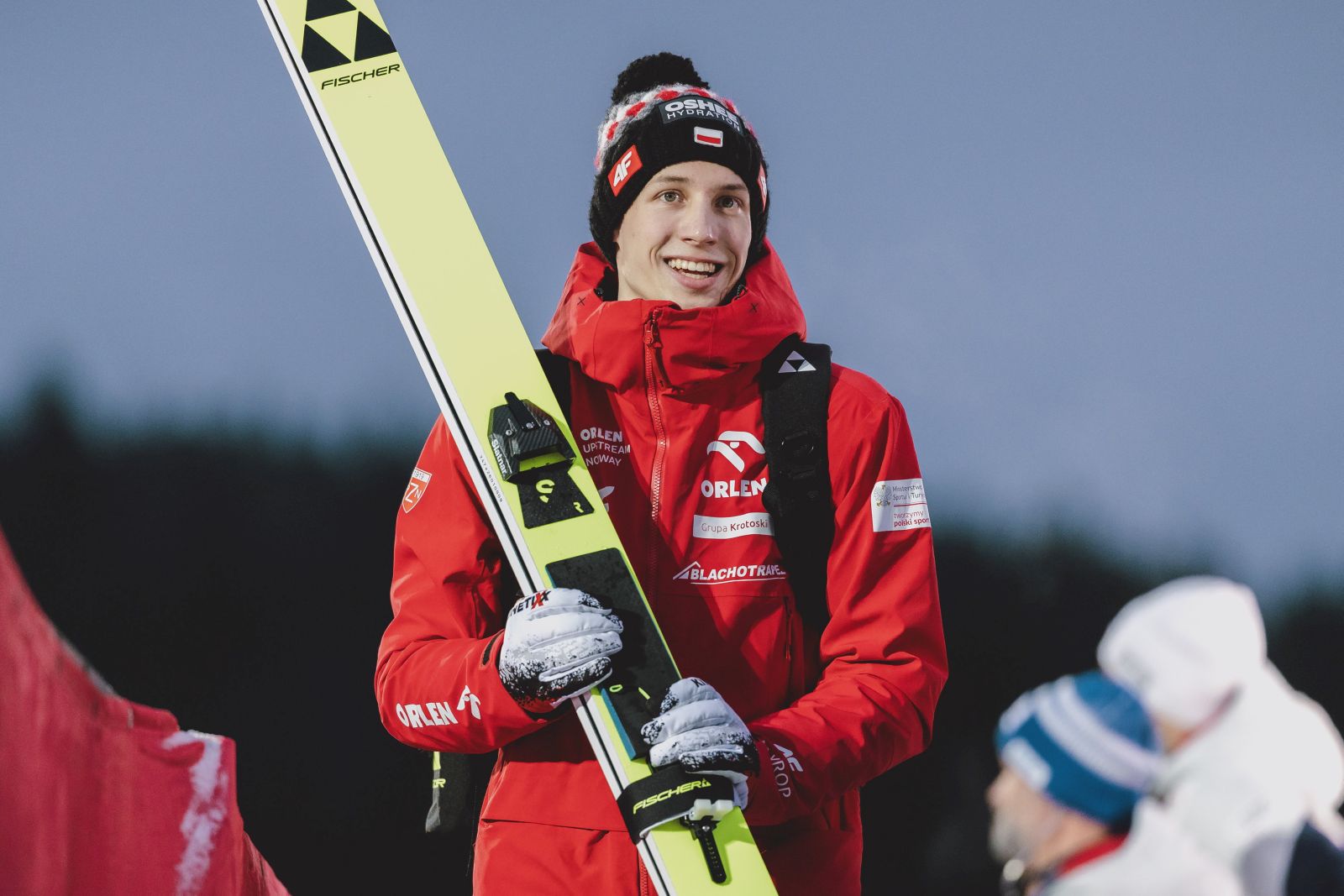 18-latek zachwyca świat, ale jego ojciec przestrzega. "To skok na głęboką wodę"