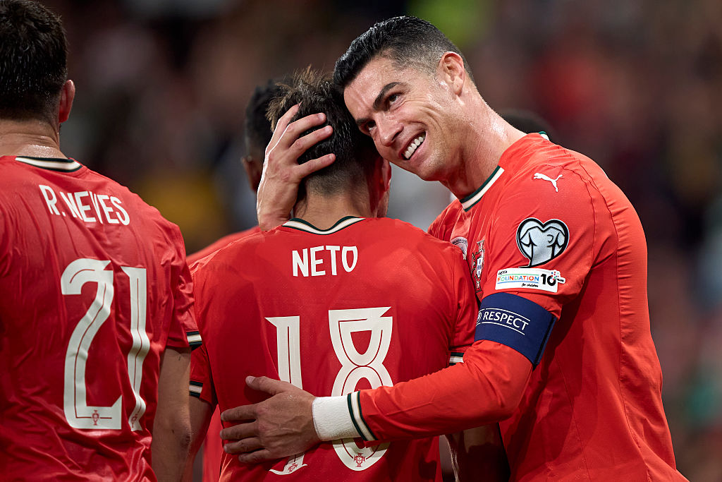 Hojny gest Ronaldo. Taki prezent wręczył kolegom z kadry