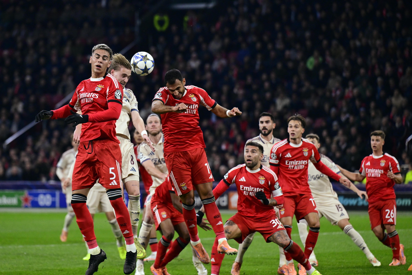 Zespół Mourinho odbił się od dna. Niespodzianka w Stambule