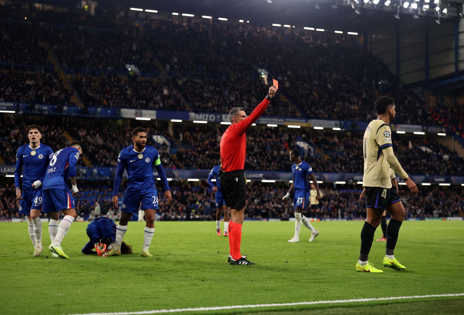 44. minuta i dramat piłkarza FC Barcelony. Za to wyleciał z boiska