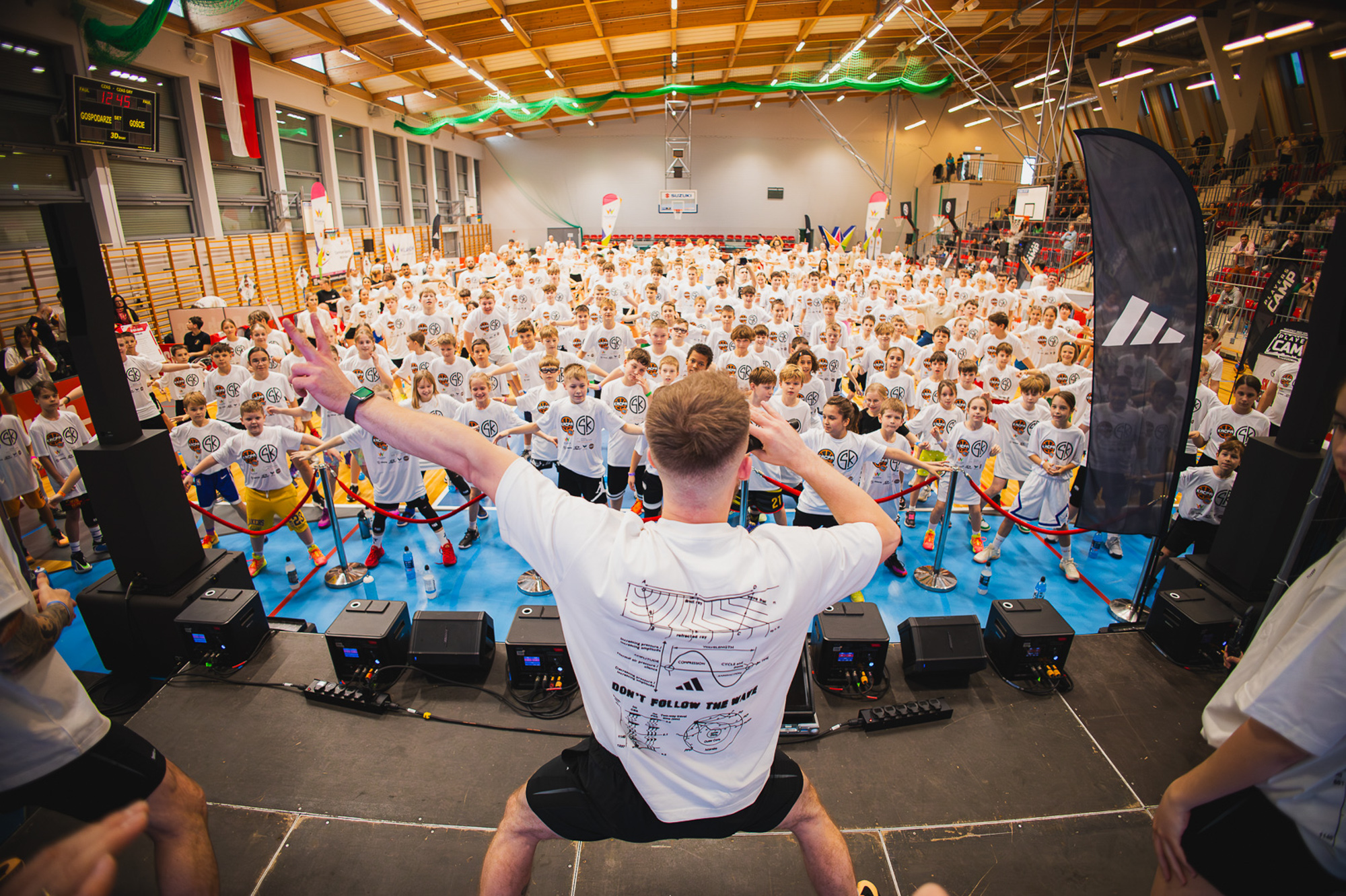 W warszawskim Wilanowie koszykówka połączyła pokolenia