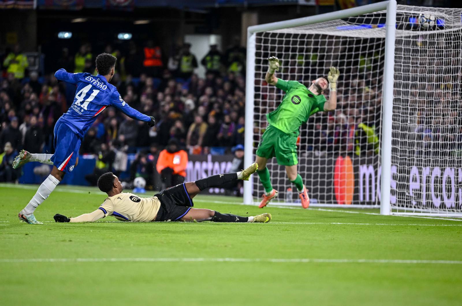 Chelsea wbiła szpilkę Barcelonie. Nawiązała do wpisu rywali