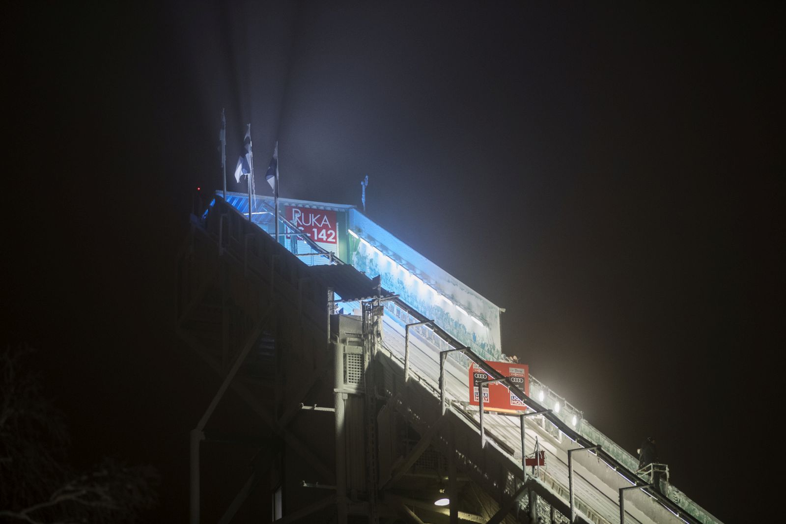 Profanacja dyscypliny. Do czego kibicom takie konkursy jak w Ruce? [OPINIA]