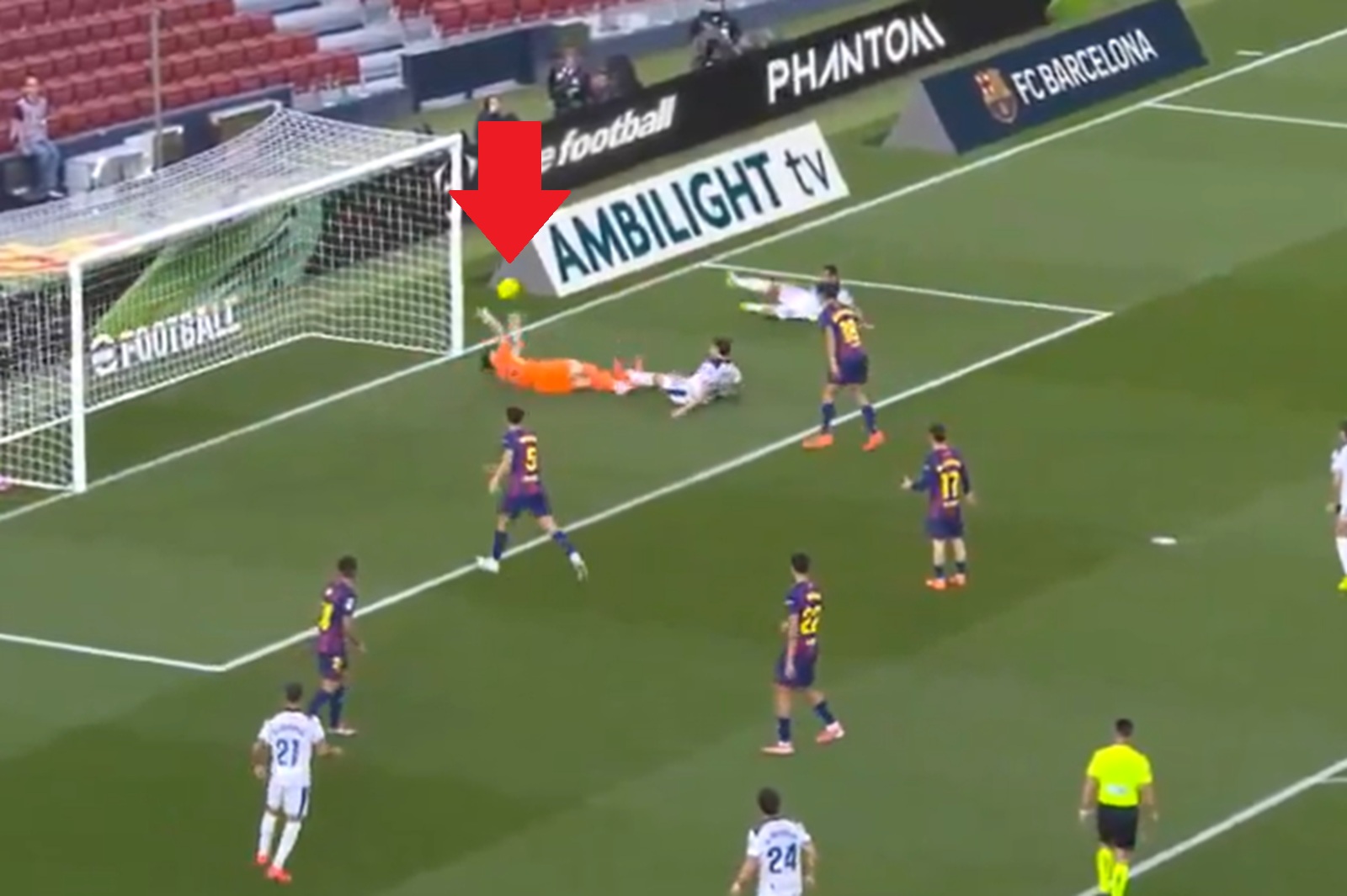 To nie fotomontaż. Niewiarygodna parada rywala Szczęsnego [WIDEO]