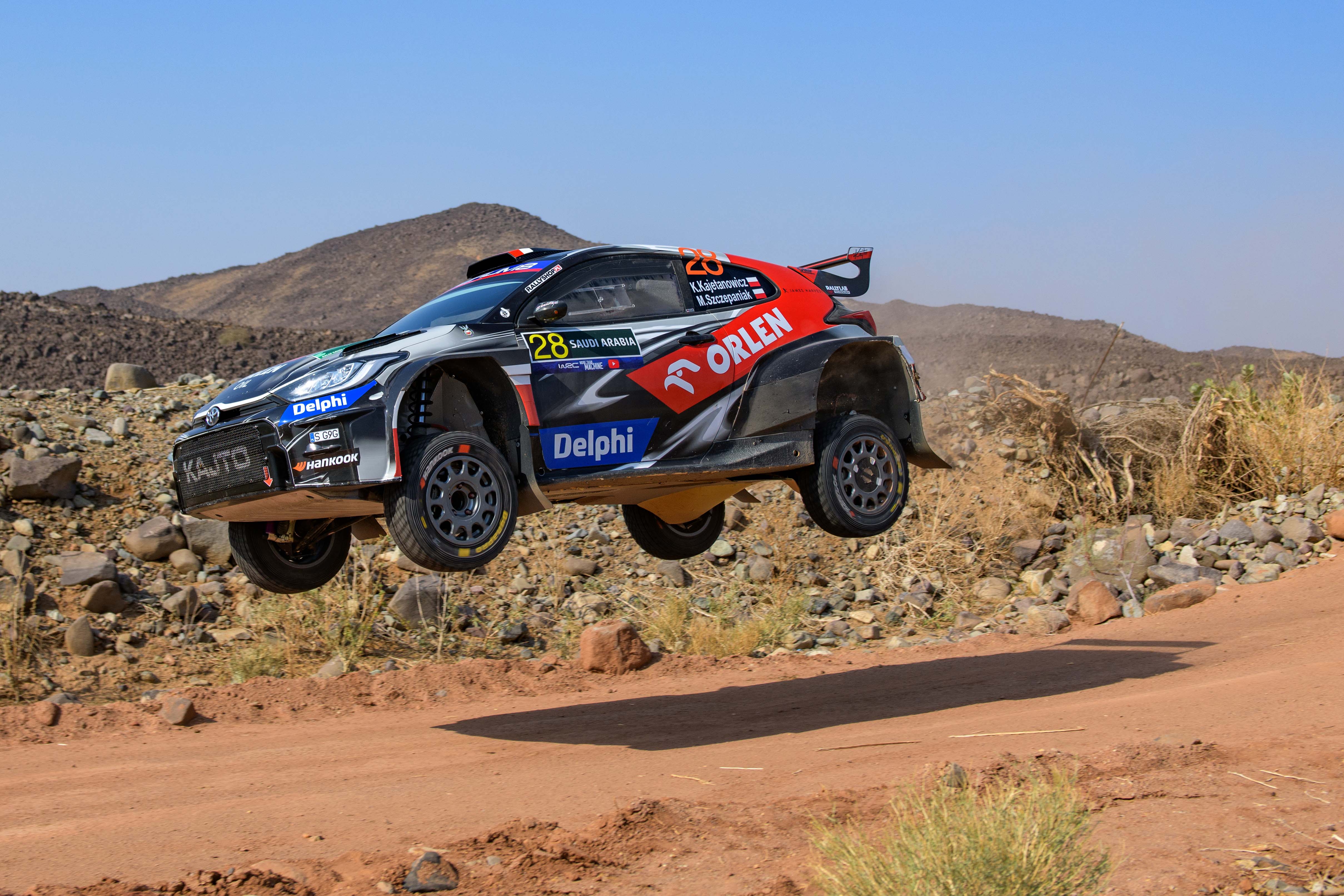Kajetanowicz piąty w finale sezonu WRC. Pechowa przeprawa w Arabii Saudyjskiej