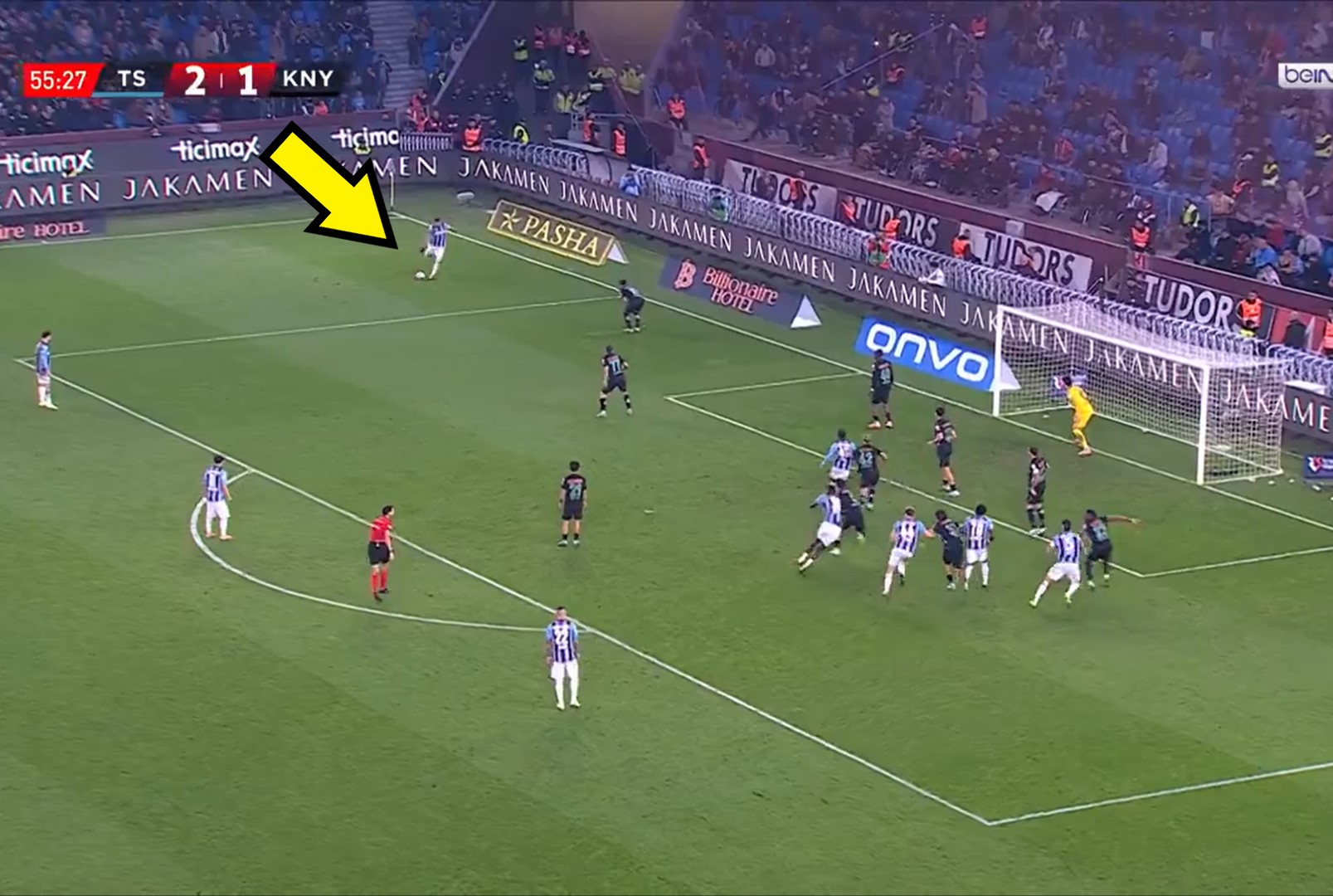 Kapitalny gol byłego piłkarza Legii. Świetnie to uderzył [WIDEO]