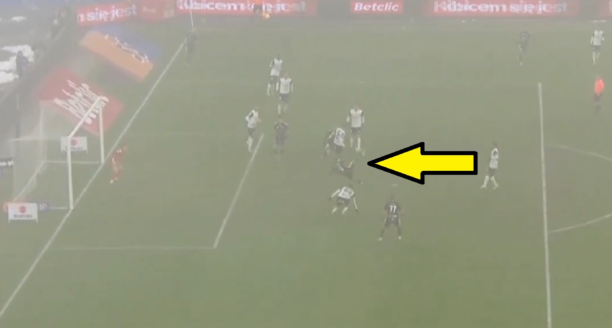 Mgła nie przeszkodziła. Bajeczny gol na Śląskim