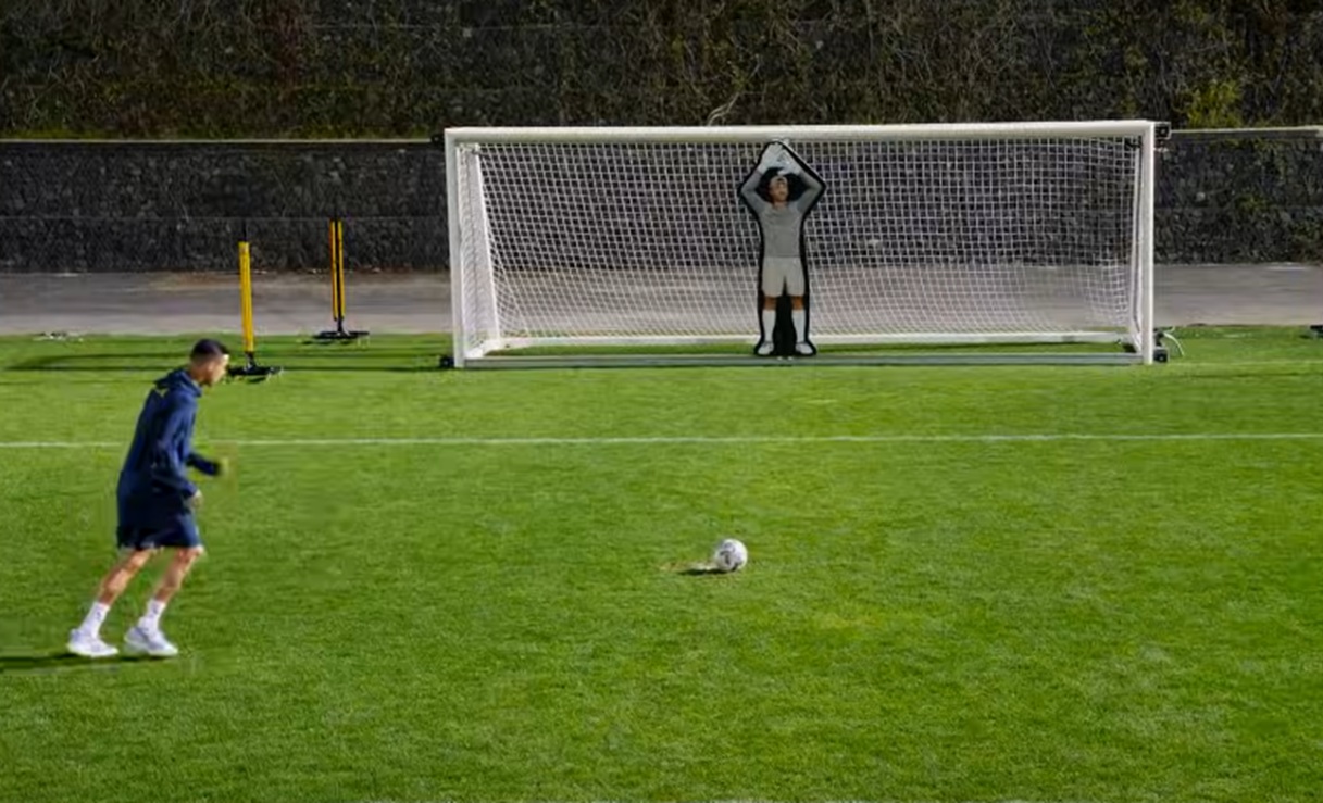 Cristiano Ronaldo zmierzył się z bramkarzem-robotem. Zobacz, jak mu poszło