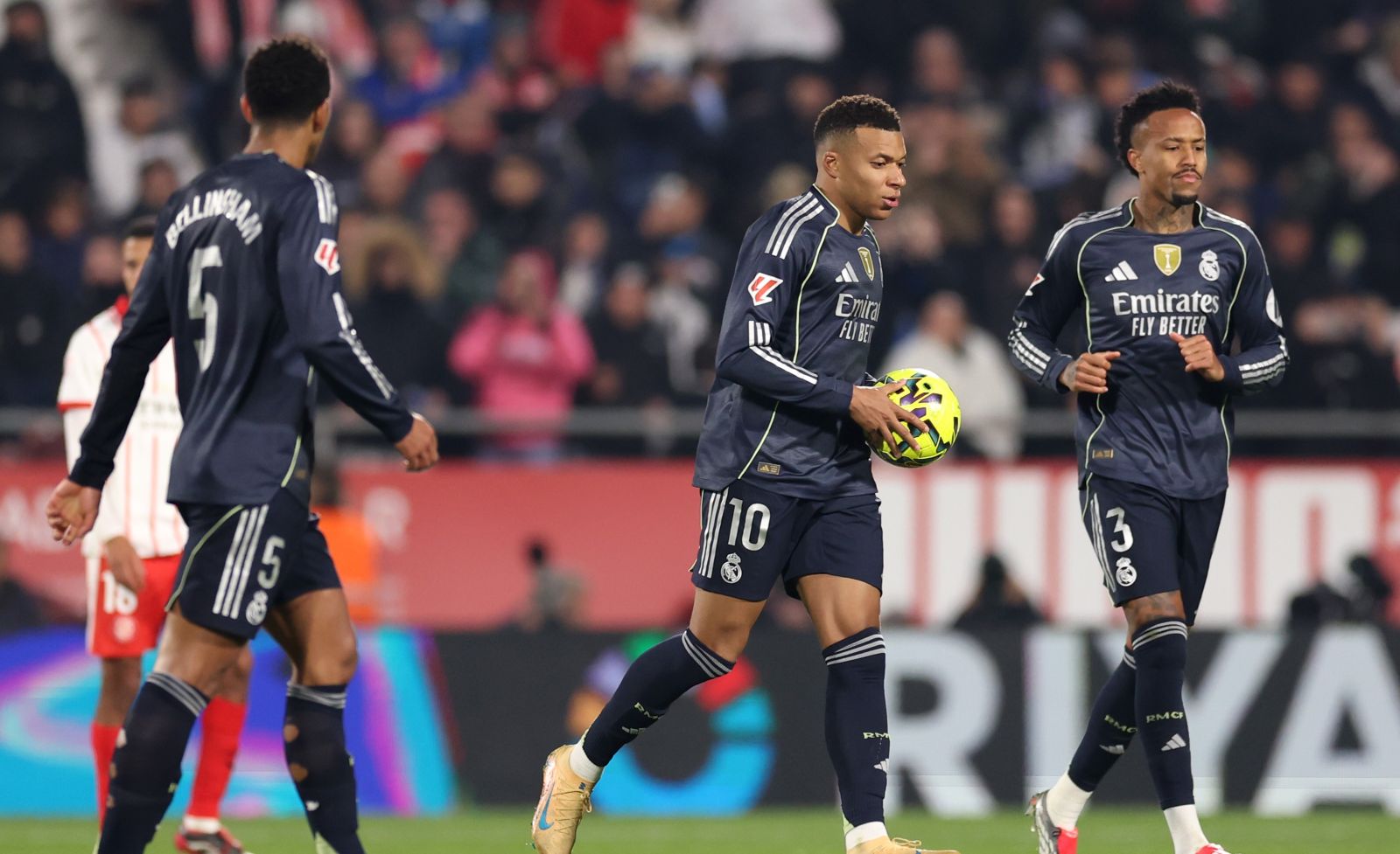 Real Madryt w kryzysie. Media: "Kompromituje się"