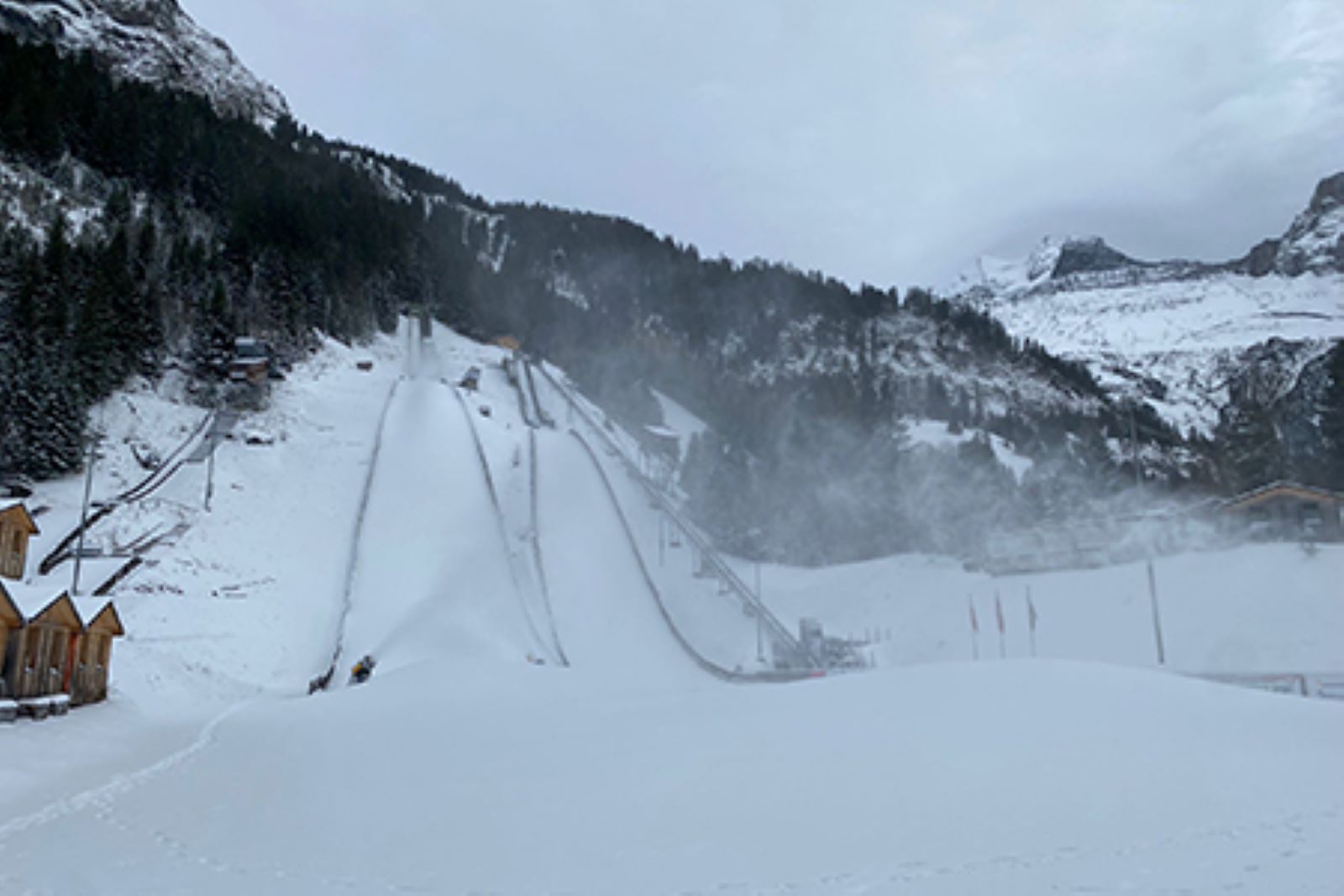 Lawina kamieni. Za kilka dni mają tam skakać Polacy