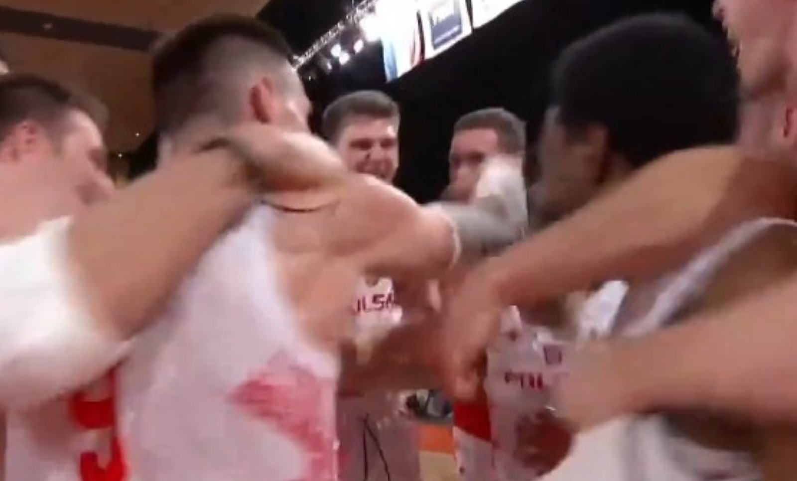 Odrobili 21 punktów. Kamera uwieczniła euforia Polaków