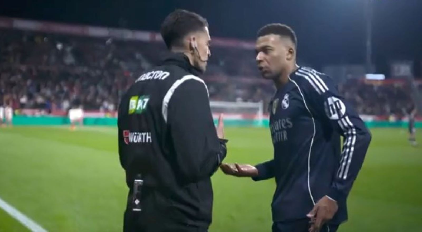 Mbappe naskoczył na sędziego. Ujawnili, co do niego krzyczał