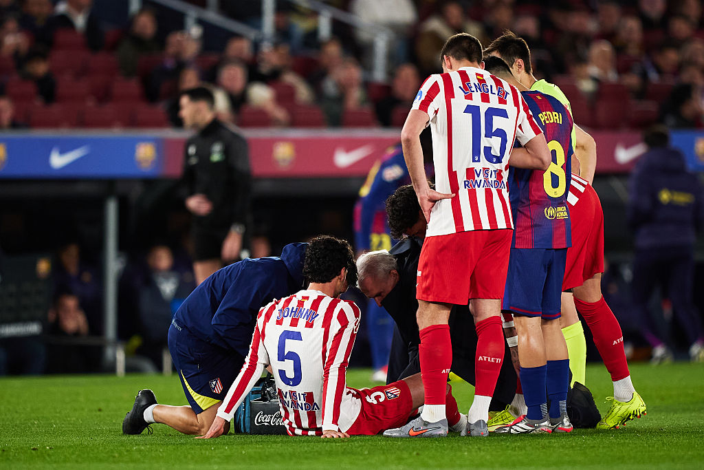 Dramat w meczu Barcelony. Była 14. minuta. Simeone nie miał wyjścia