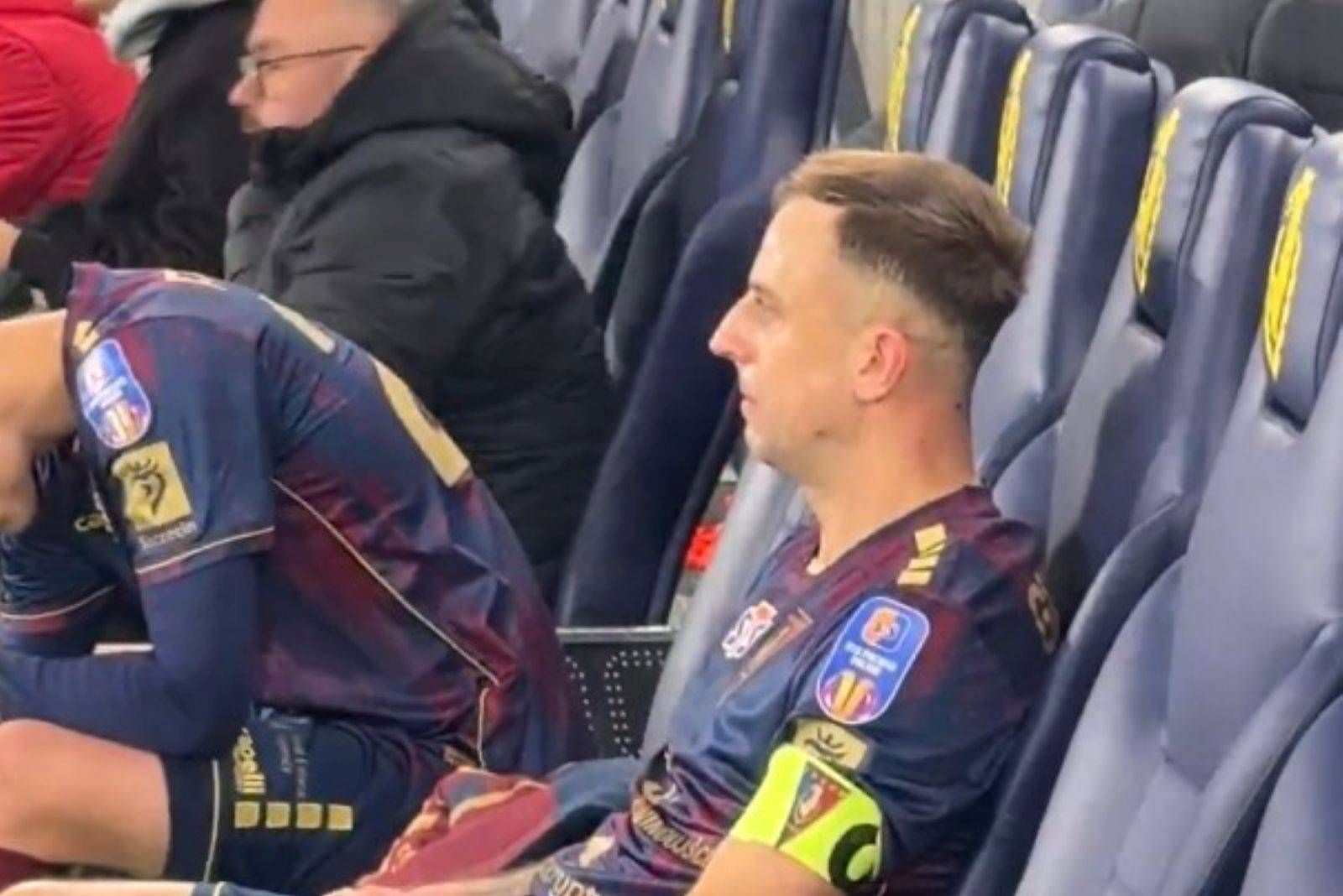 "Samotność". Nagrali zachowanie Grosika po porażce w Pucharze Polski