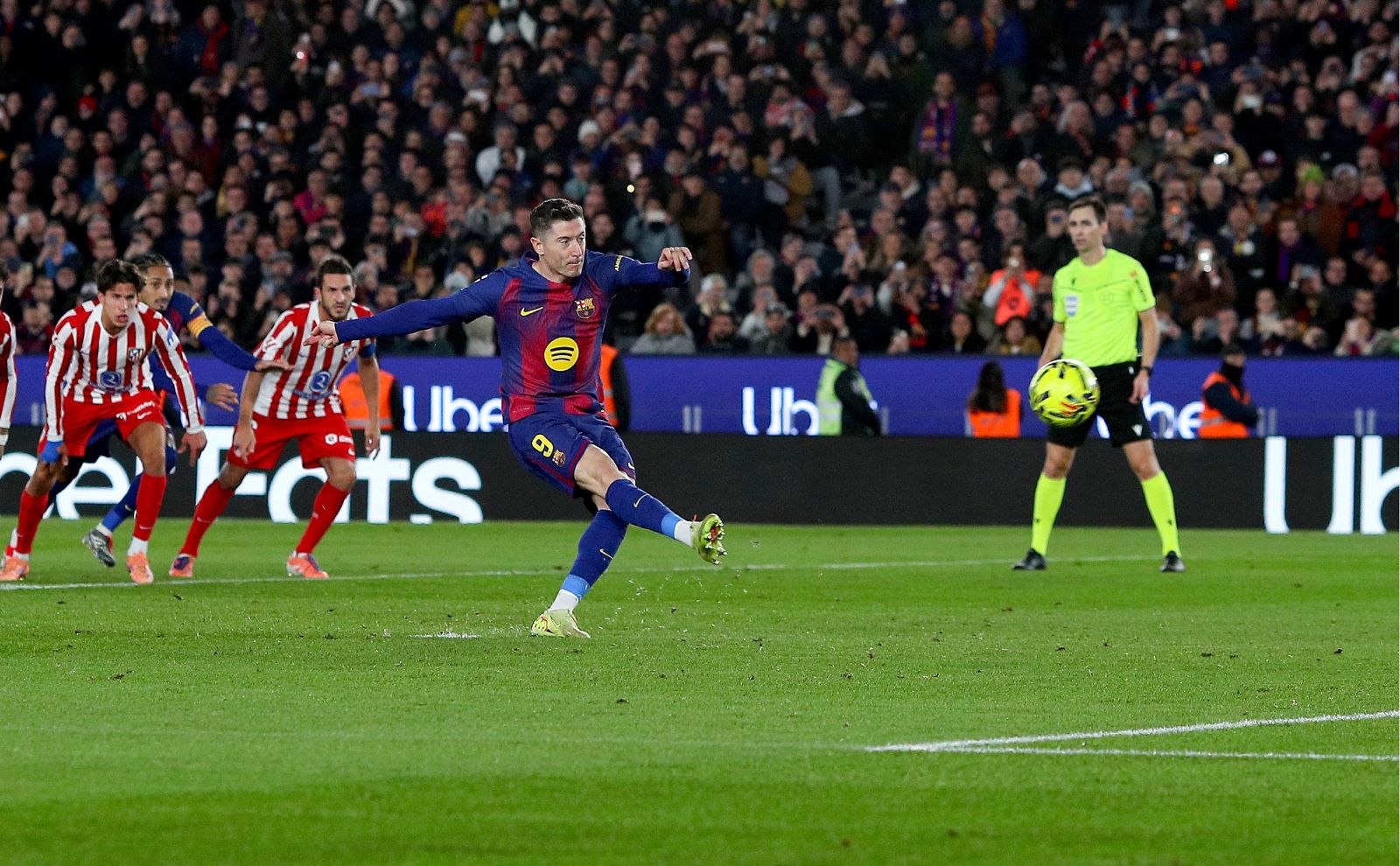 Niemcy zdumieni pudłem Lewandowskiego. Te słowa padły na antenie