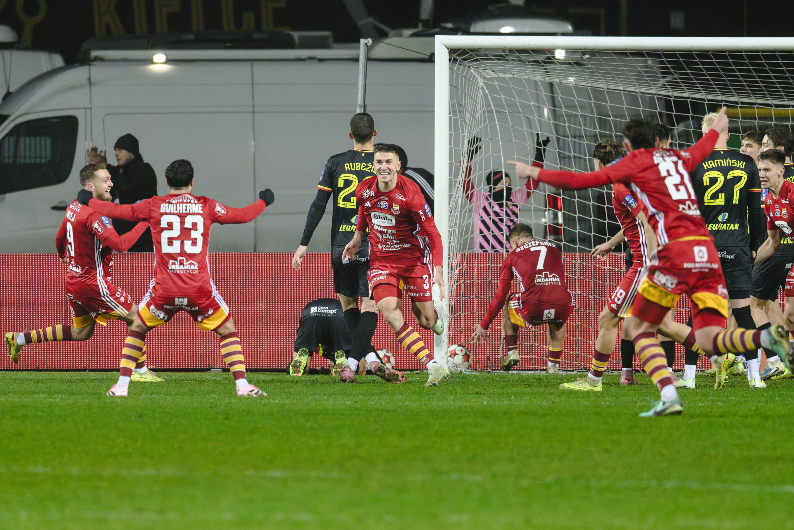 W Chojnicach decydowały rzuty karne. Wielka sensacja w Pucharze Polski