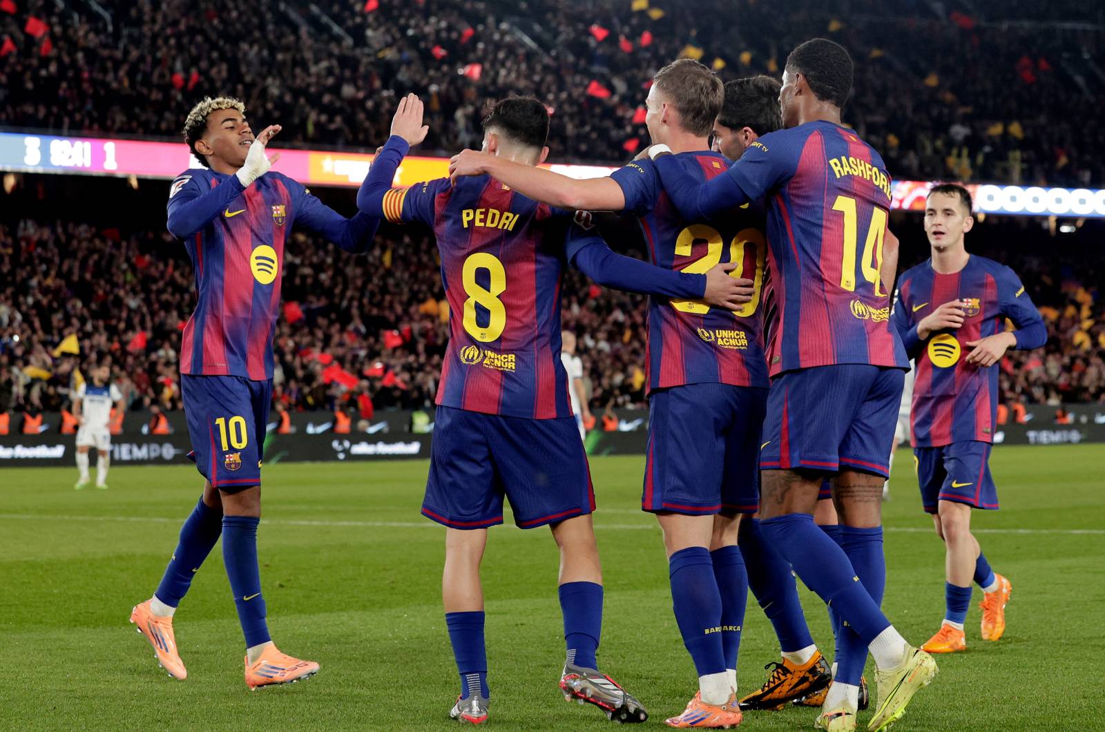 Barcelona musi mieć się na baczności. Tego piłkarza chcą londyńskie kluby