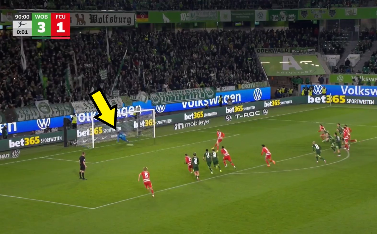 Grabara na ratunek Wolfsburgowi. Był karny dla rywali w 91. minucie