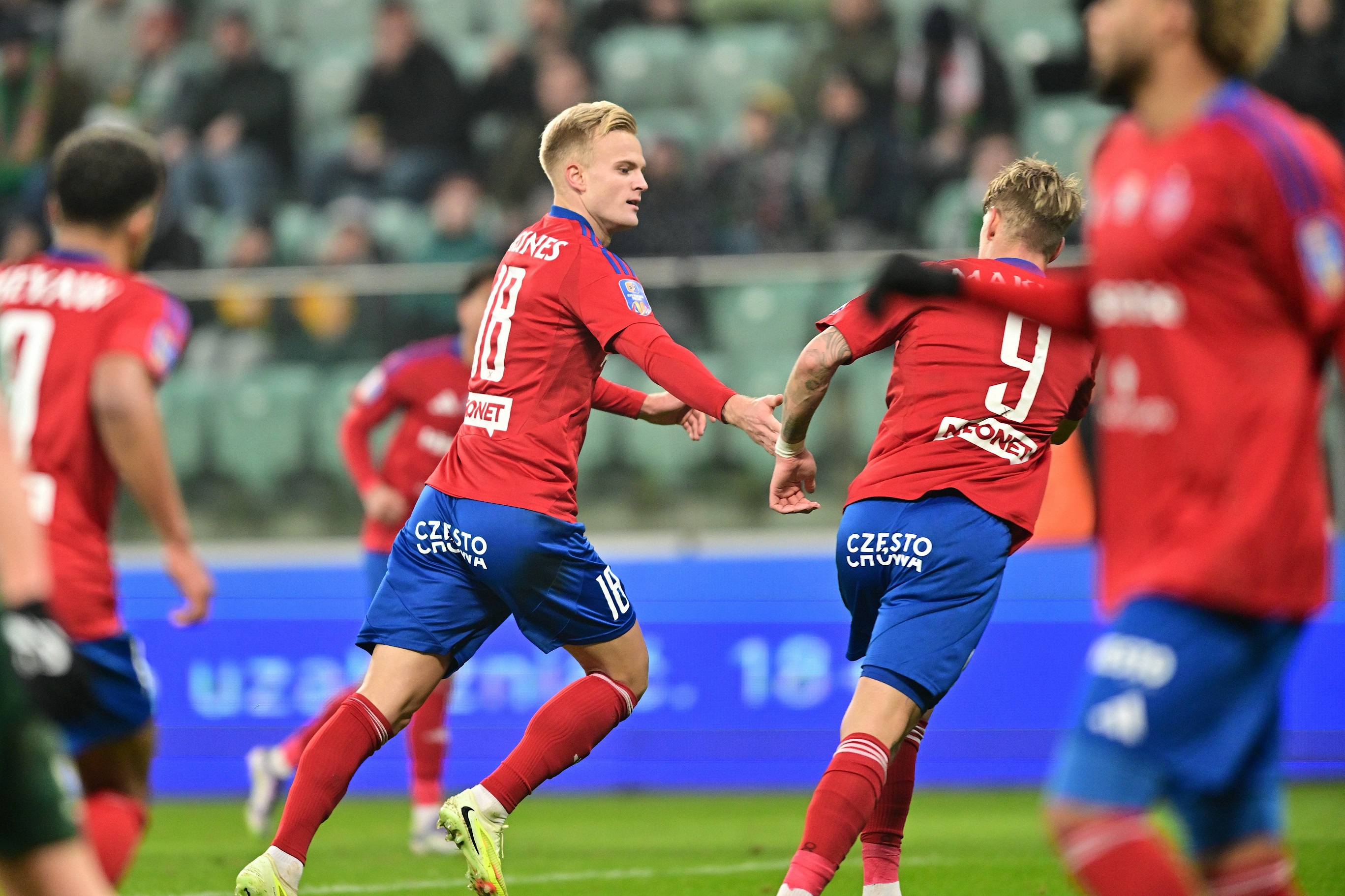 PKO Ekstraklasa: Raków już w ścisłej czołówce, ważna wygrana Bruk-Bet Termaliki, zobacz tabelę