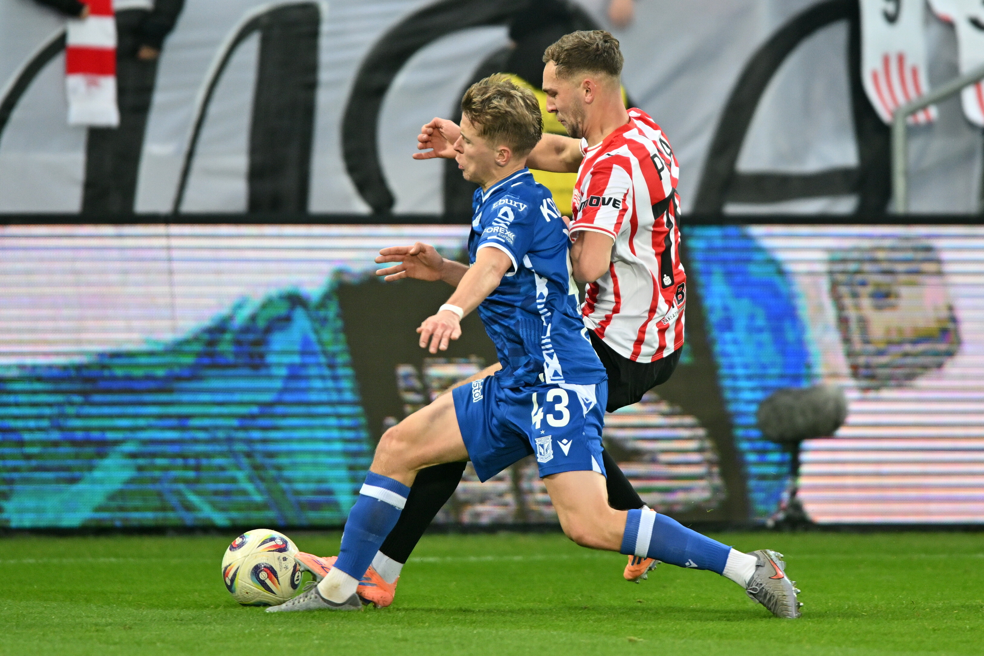 Czerwona kartka i gol za golem w meczu Cracovii z Lechem