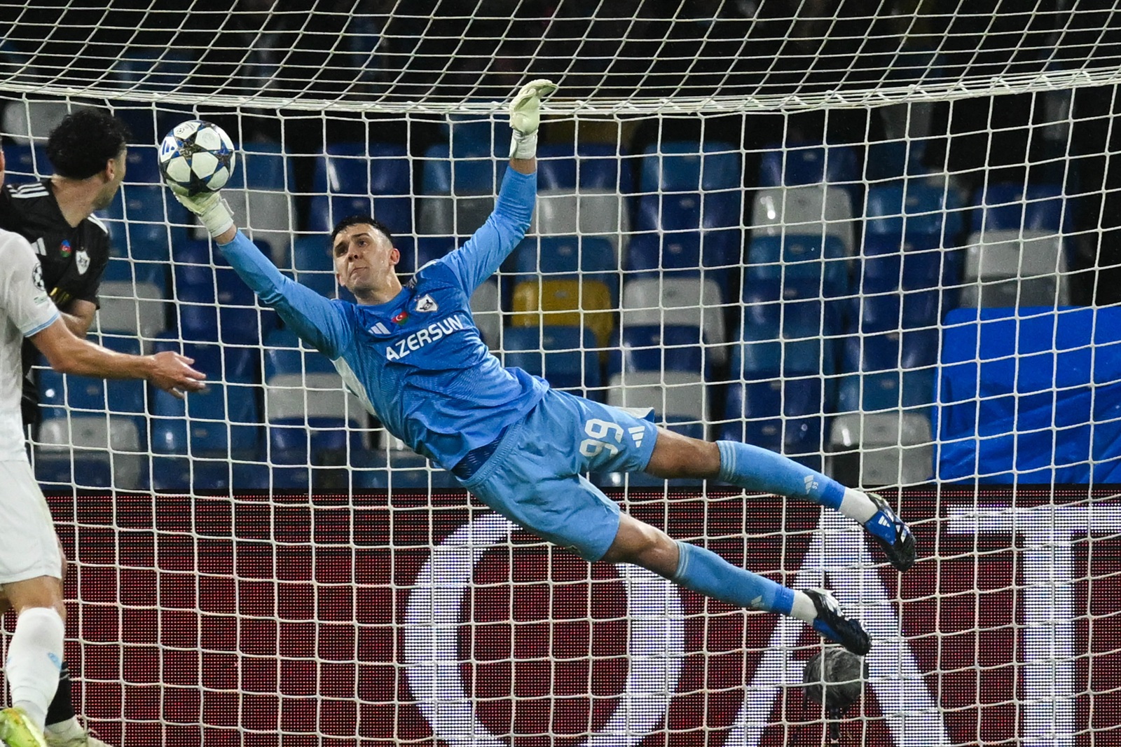 Polski bramkarz ruszył na podbój Ligi Mistrzów. "Trudno będzie go utrzymać"