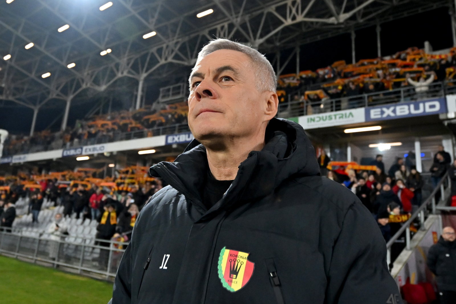 Trener Zieliński nie wytrzymał na konferencji. "Powariowali ludzie, czy jak?"