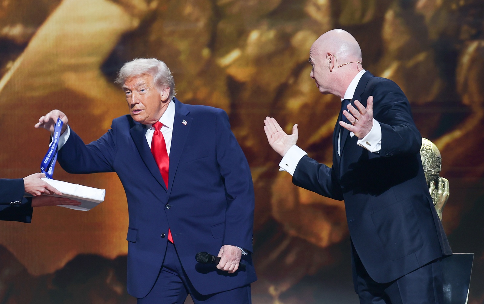 Został oskarżony o złamanie przepisów FIFA. "Nie ma uprawnień"