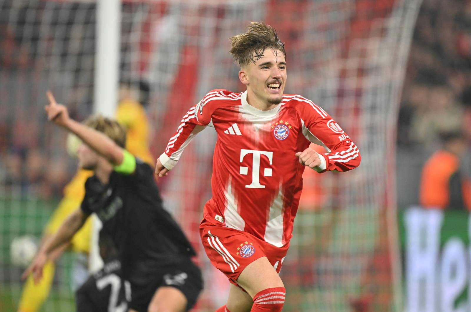 Piłkarz Bayernu zapisał się w historii LM. Ma zaledwie 17 lat