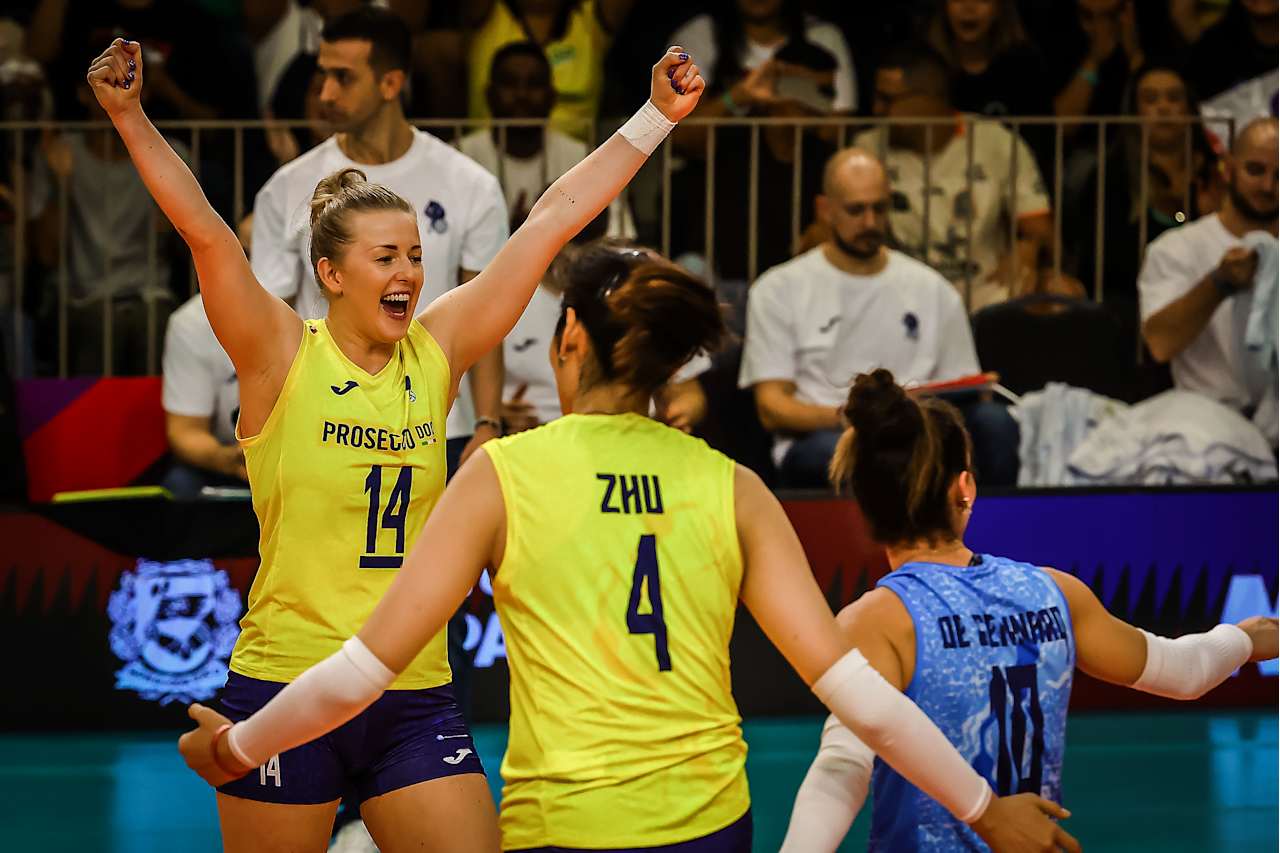 Co za otwarcie! Ekipa Wołosz zdemolowała rywalki w pierwszym meczu KMŚ