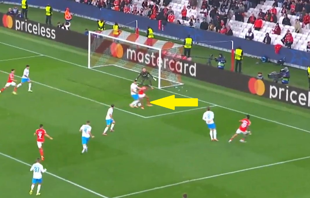 Można oglądać i oglądać. Kapitalny gol w Lidze Mistrzów