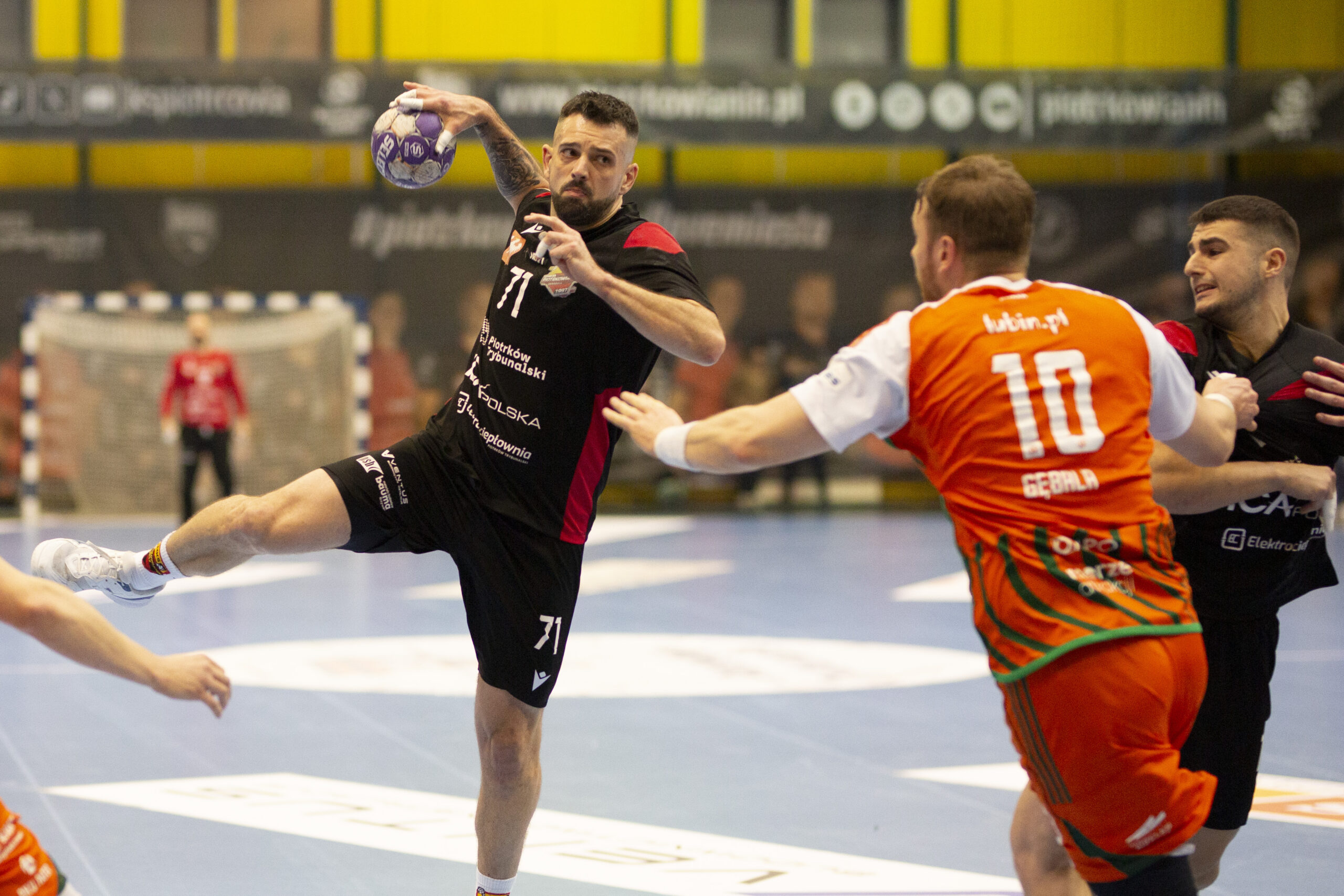 Udana pogoń, rzuty karne i porażka. Rywale byli bezbłędni