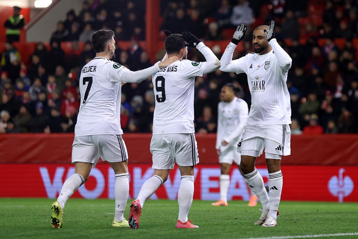 Rywale Legii chcą dokonać historii. "Nie grają jak na obrońców tytułu przystało"