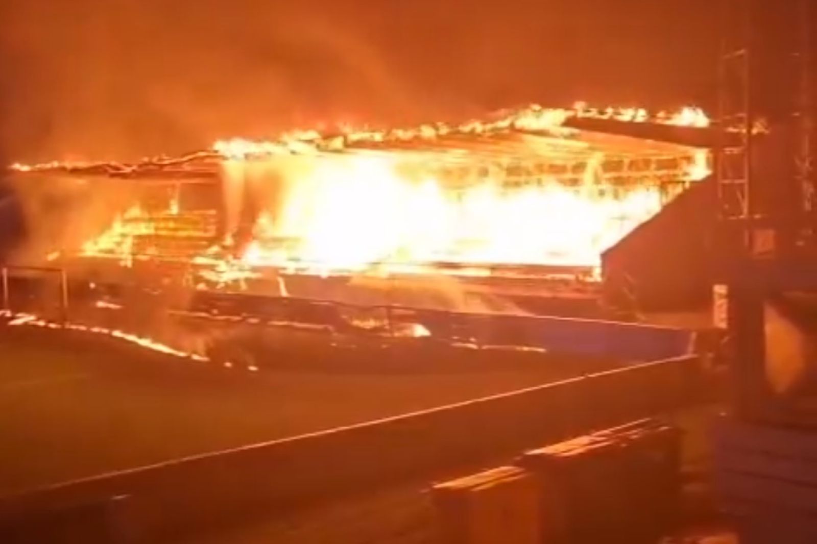 Przerażające obrazki. Pożar na stadionie 9-krotnego mistrza kraju