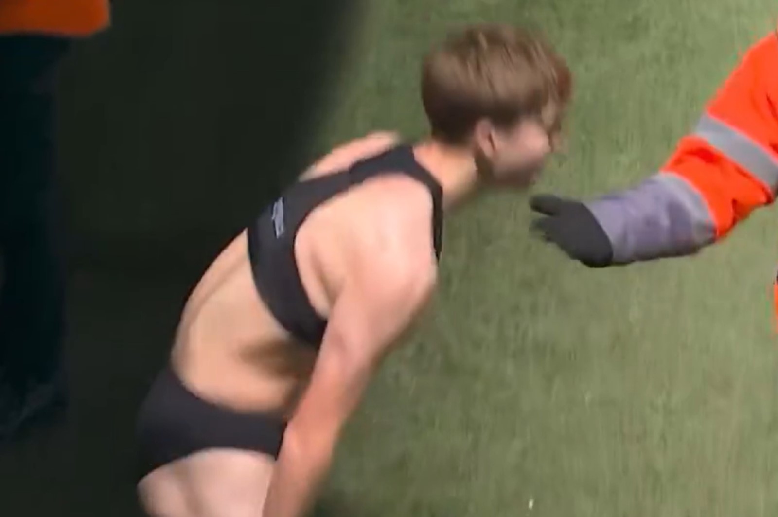 Wszystko się nagrało. Ściągnął koledze spodenki