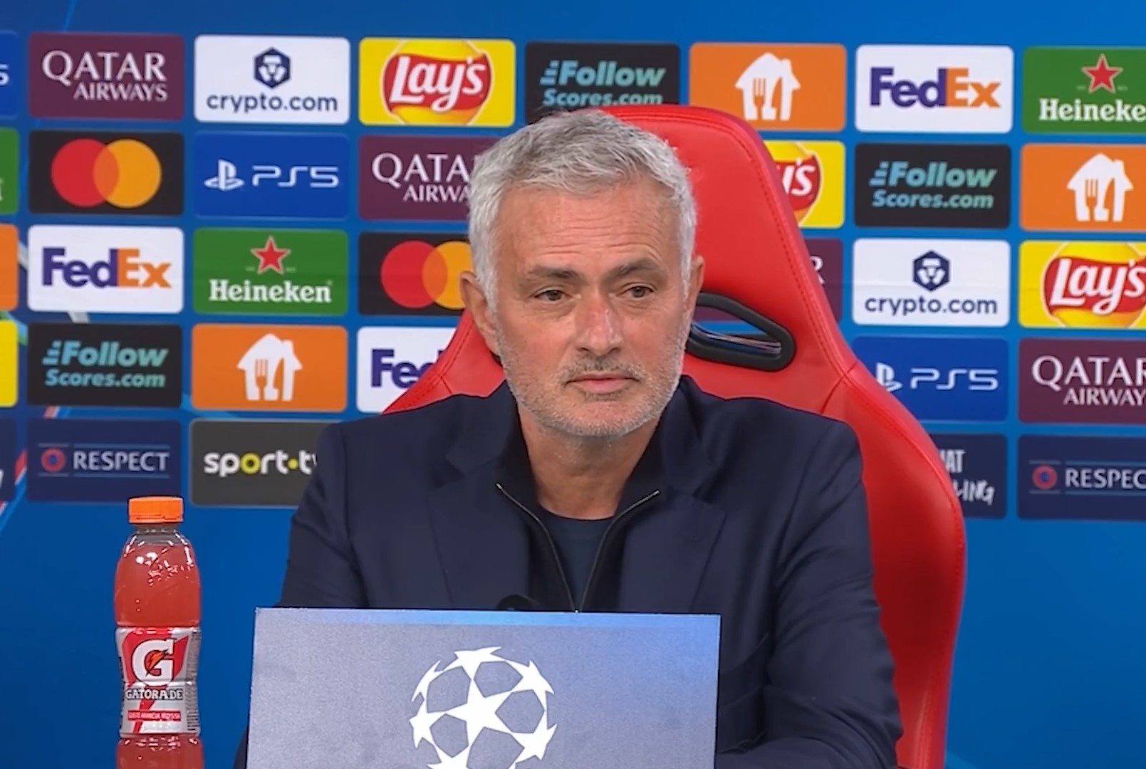 Mourinho na konferencji pojawił się z torbą. Wyjawił, co było w środku