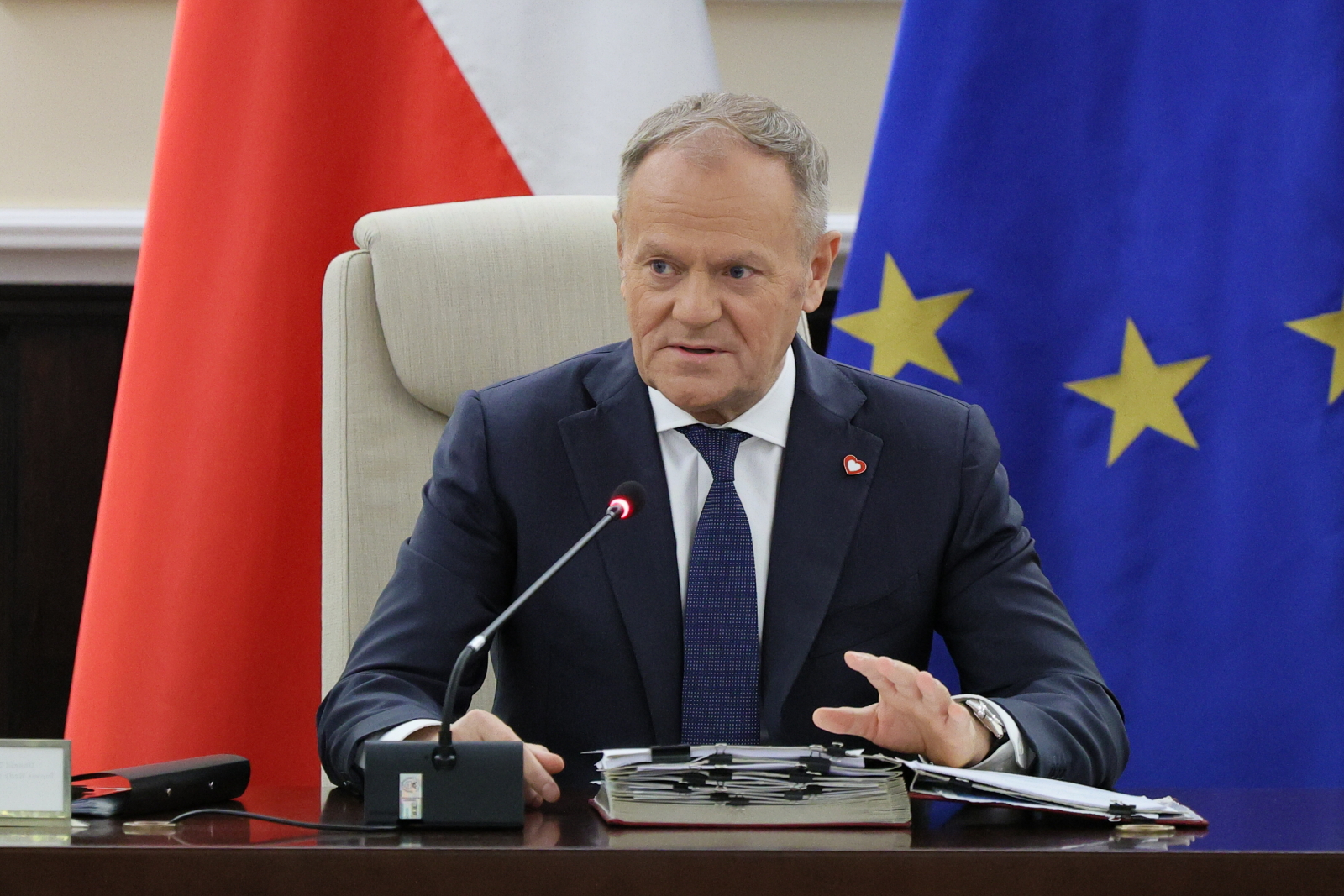 "Rozzuchwaleni jak nigdy". Donald Tusk zareagował na skandale z pseudokibicami