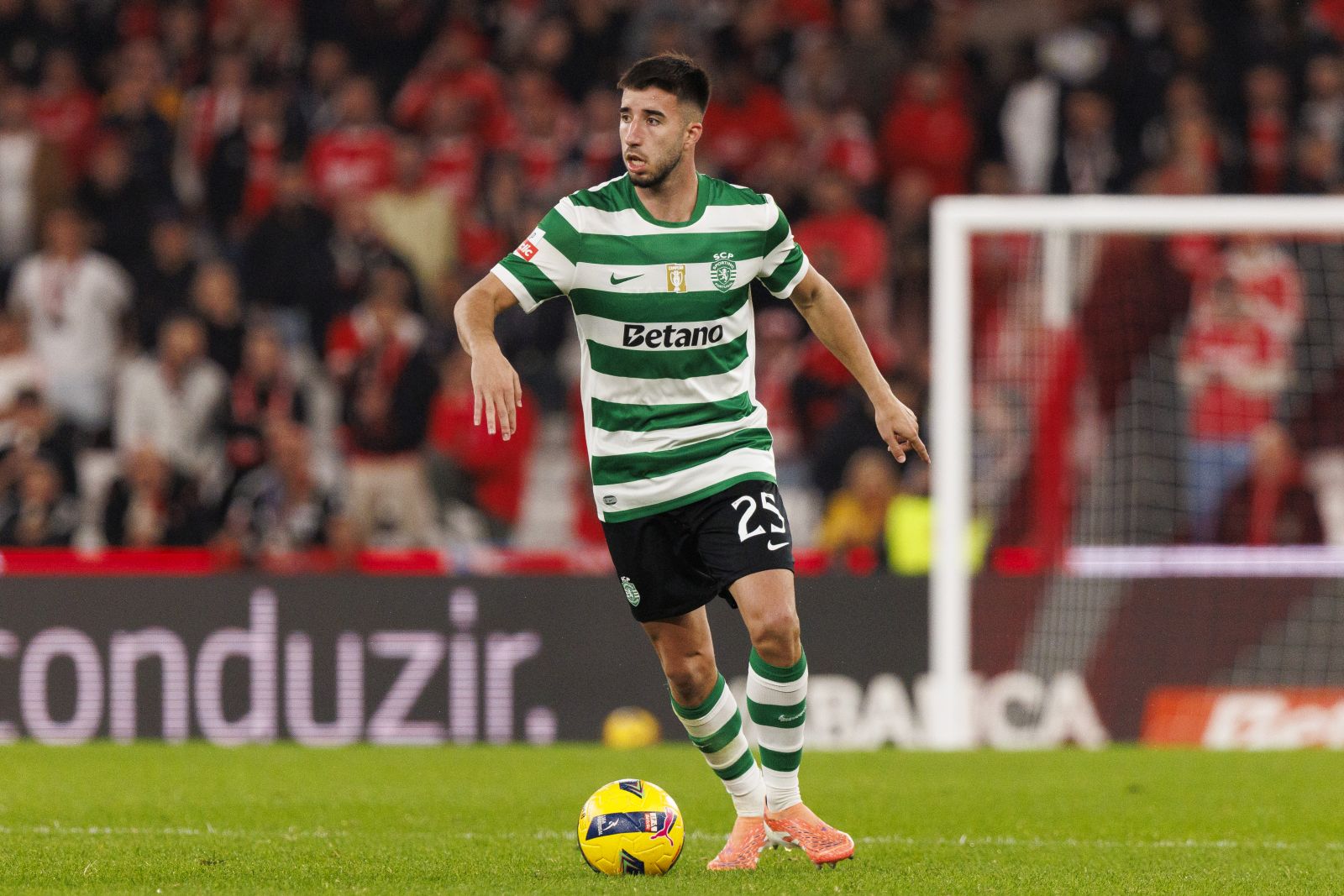 Nici z transferu Barcelony? Obrońca przedłużył kontrakt z innym klubem