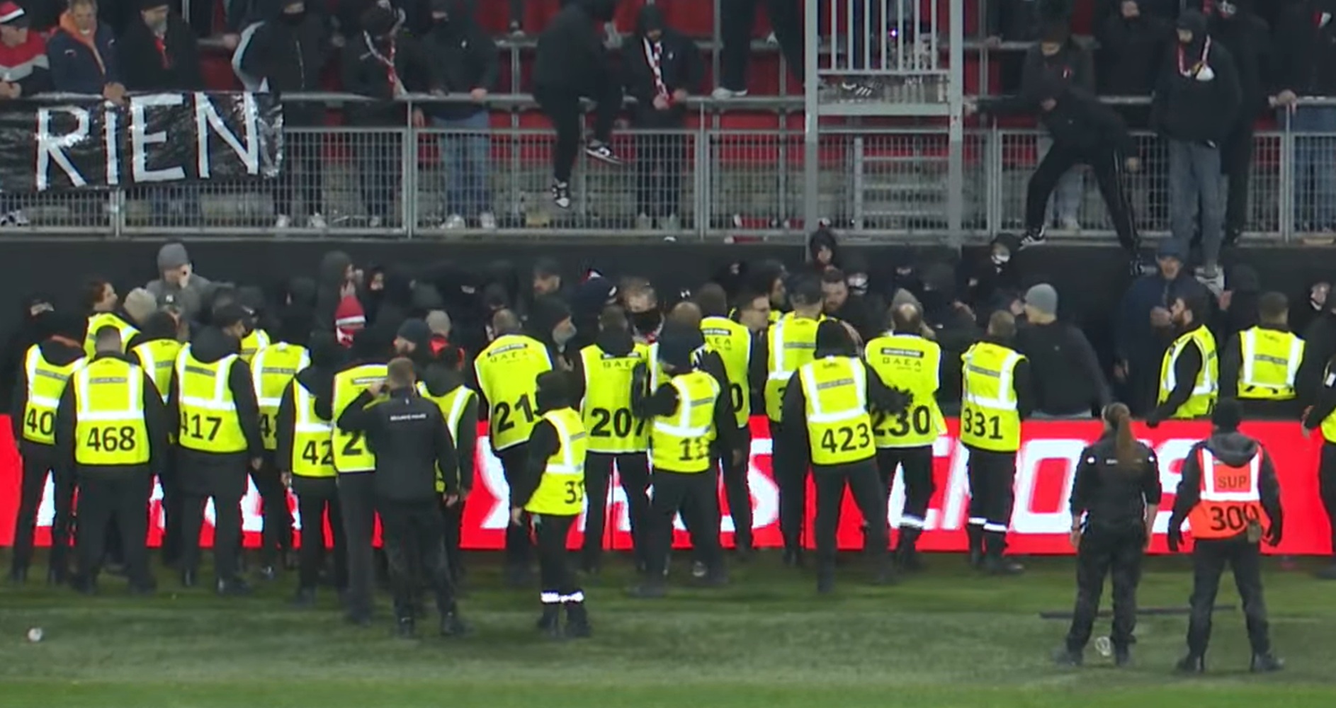 Karczemna awantura we Francji. Chuligani przerwali mecz