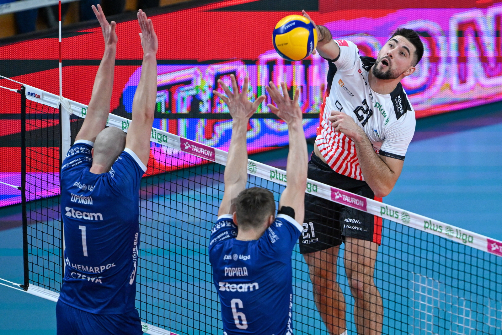 Sentymenty na bok. Emocjonujące starcie w Rzeszowie