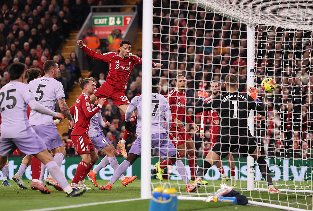 Festiwal nieskuteczności na Anfield. Powrót Salaha okraszony asystą