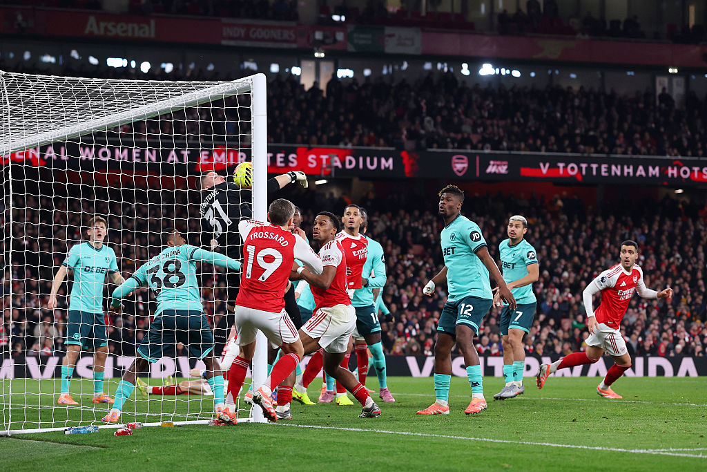 Męczarnie Arsenalu z czerwoną latarnią. Zdecydowały dwa gole samobójcze